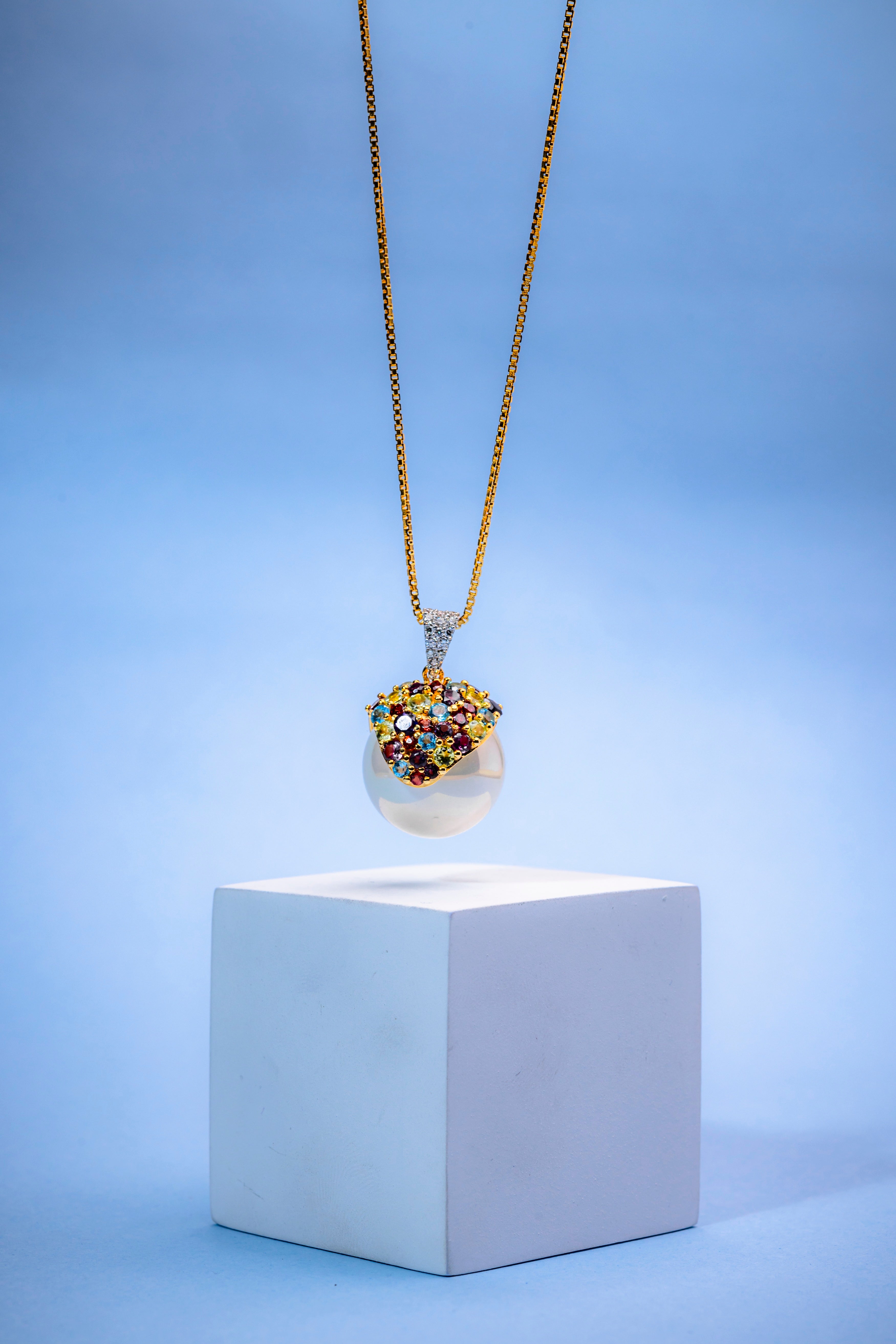 Arctic dream pendant