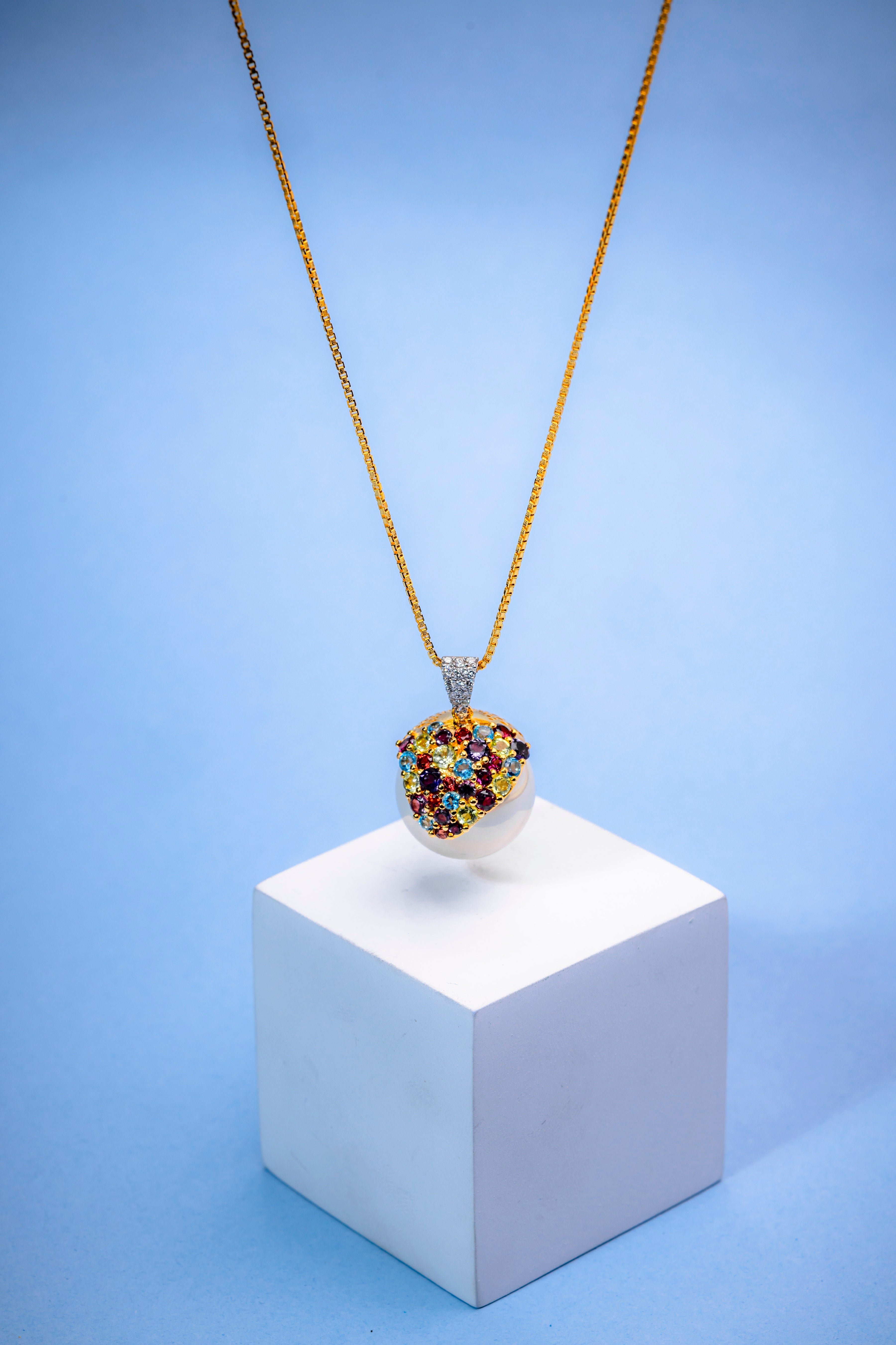 Arctic dream pendant