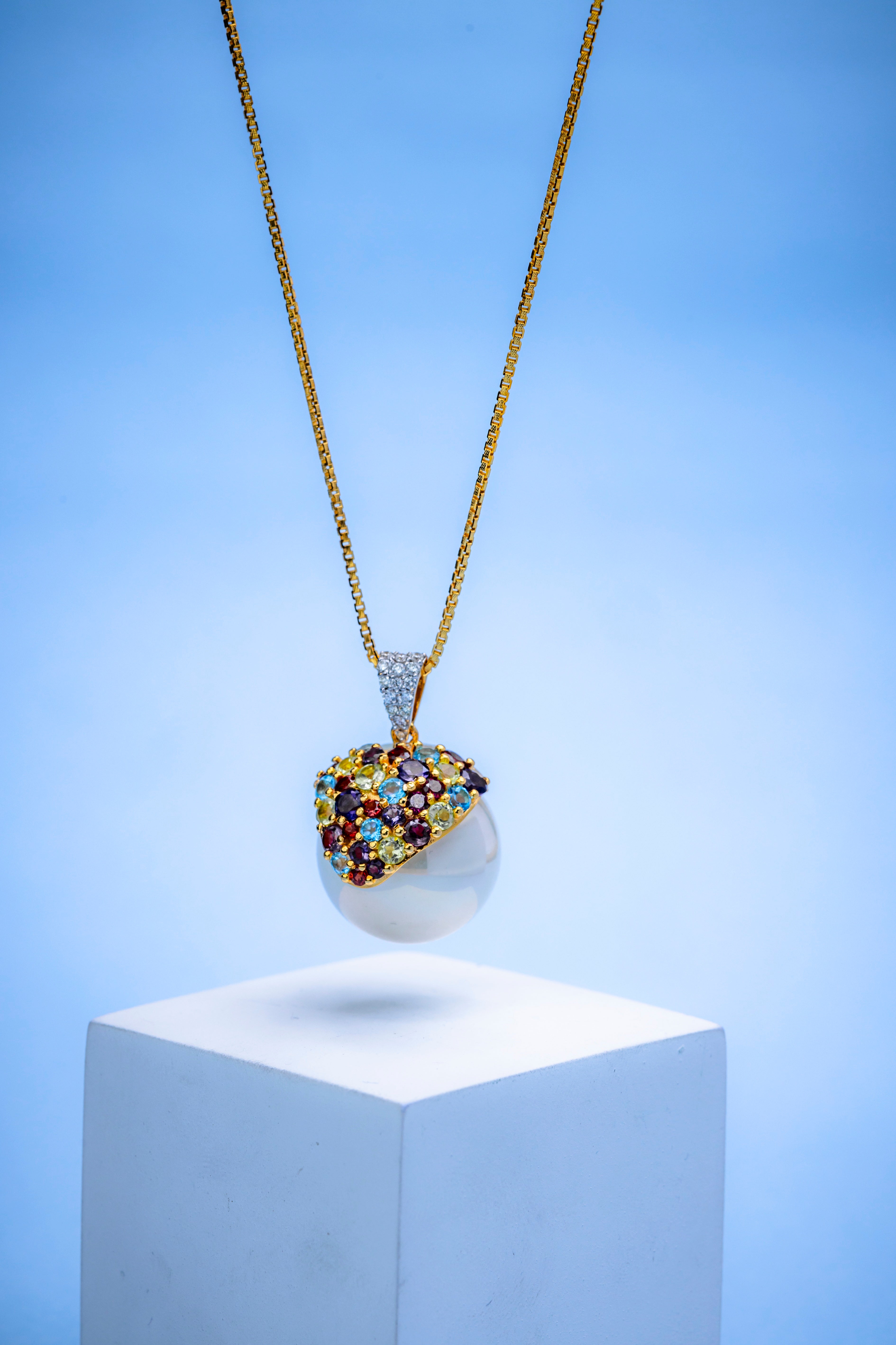 Arctic dream pendant