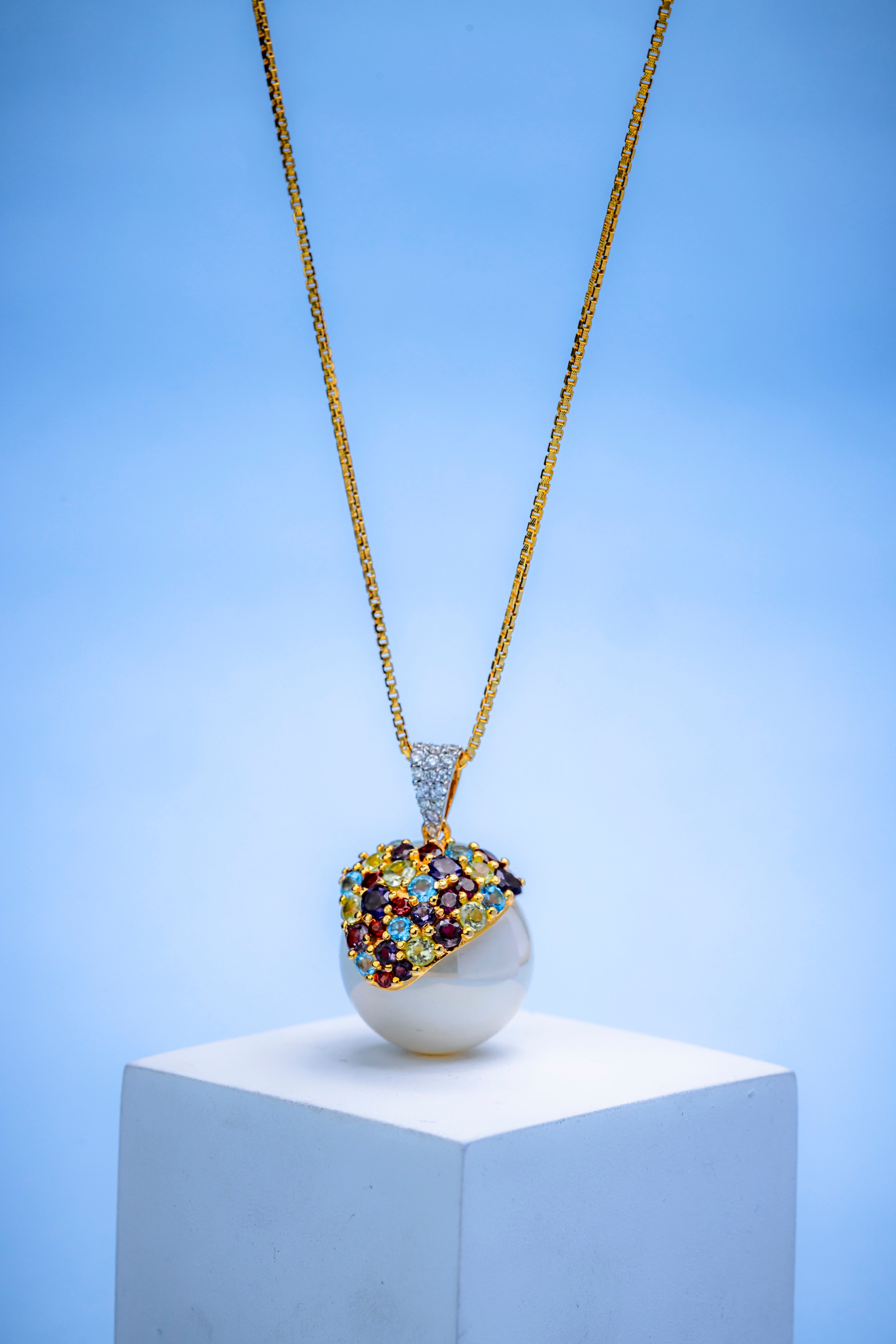 Arctic dream pendant