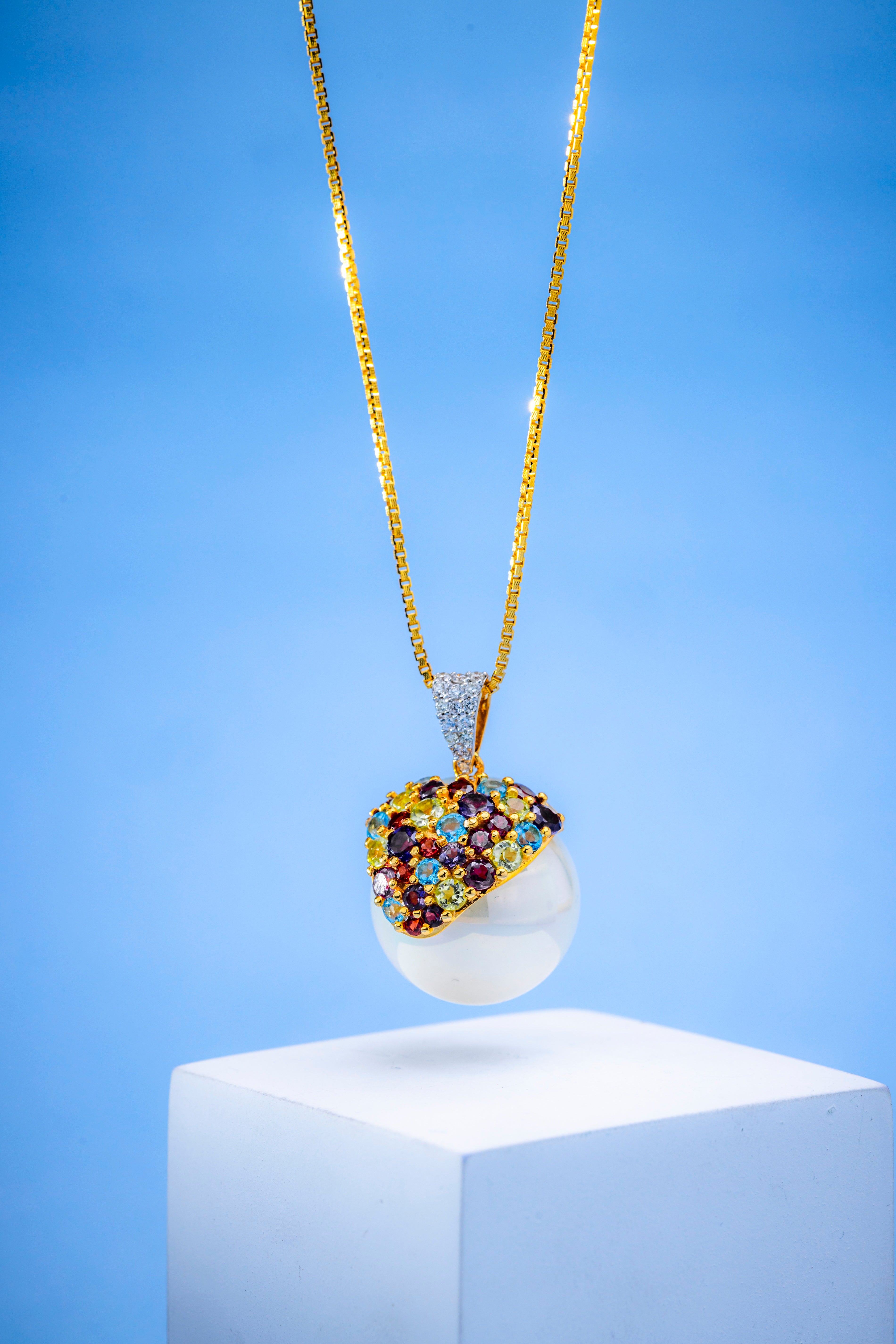 Arctic dream pendant