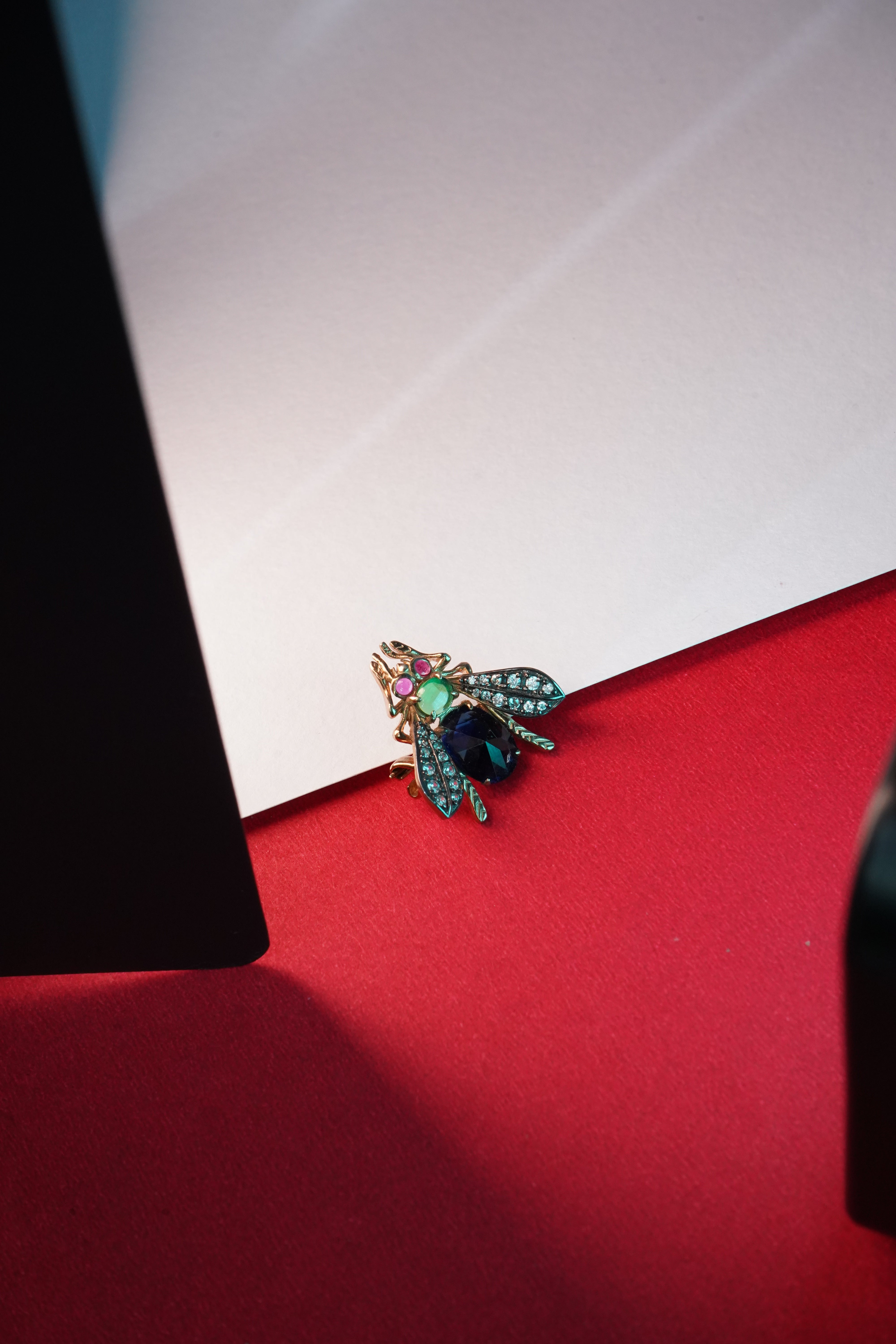 Aurbee brooch